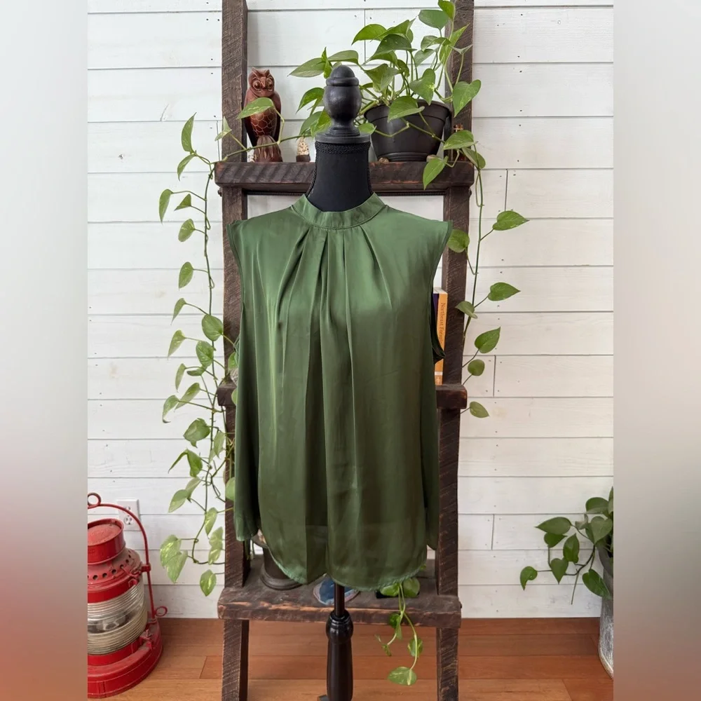 Elementz Lush Olive Green Pleated Blouse with Keyhole Backing - Picture 3 of 16